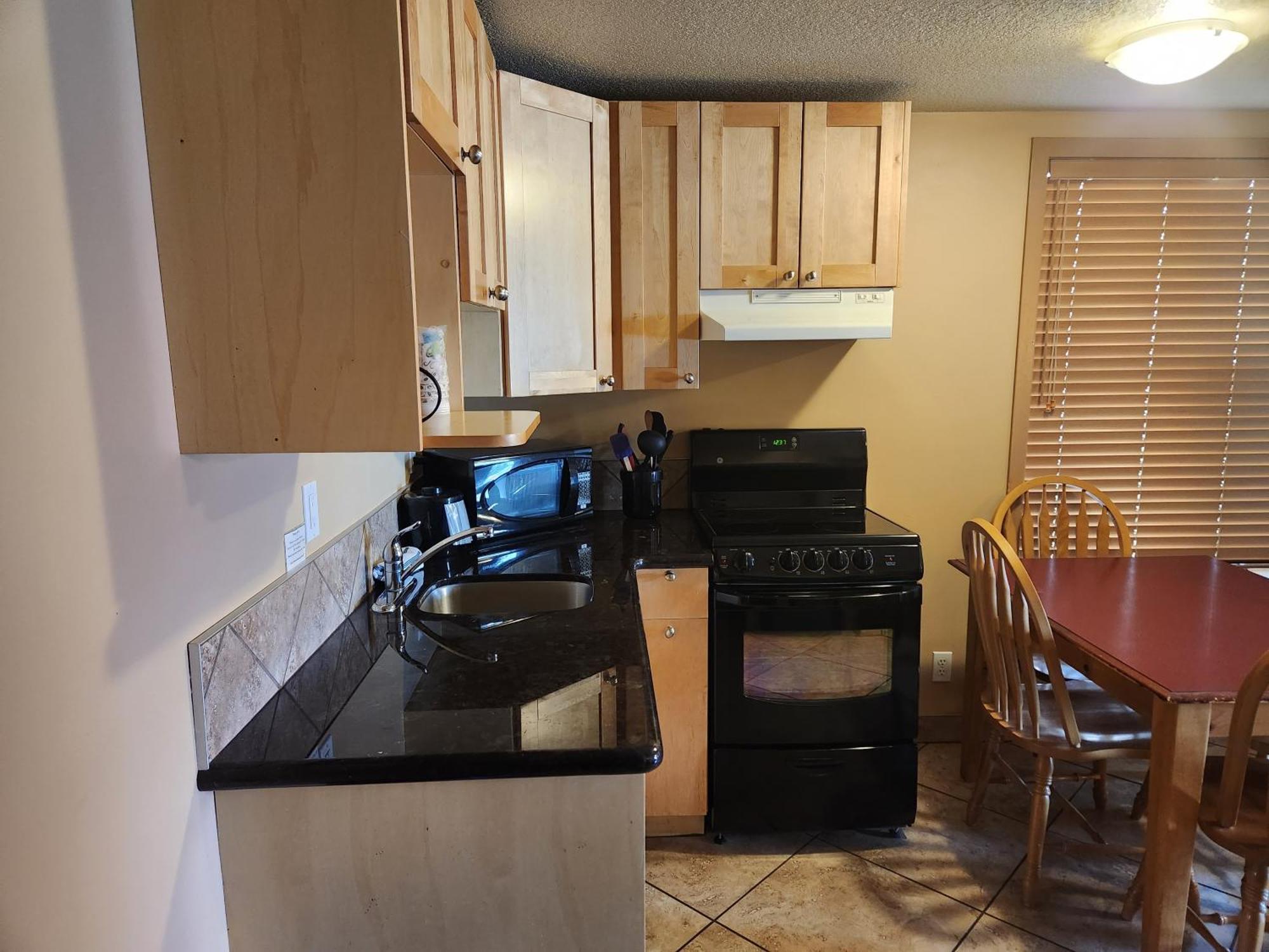 Waterton Lakes Lodge Resort Экстерьер фото