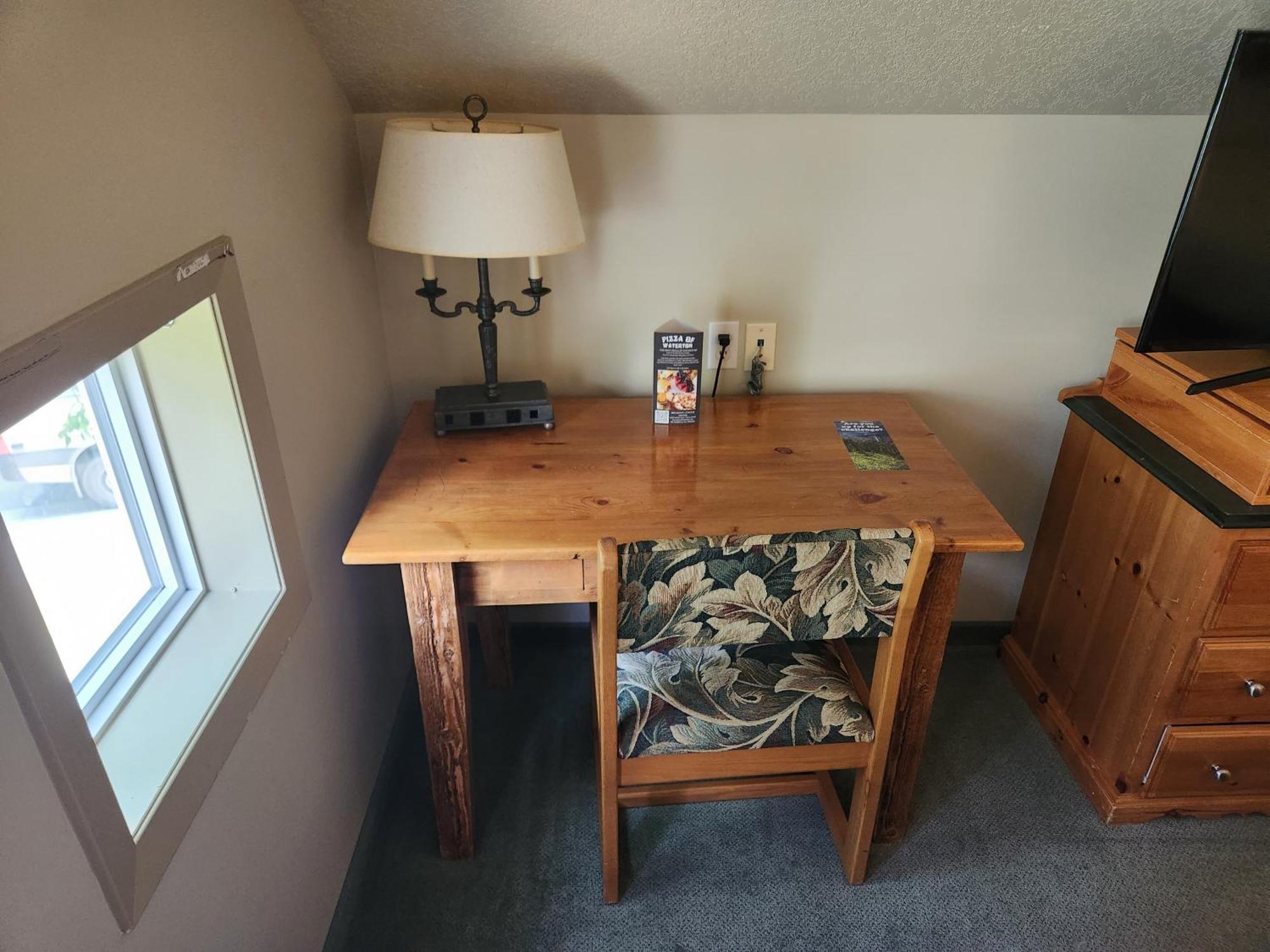 Waterton Lakes Lodge Resort Экстерьер фото