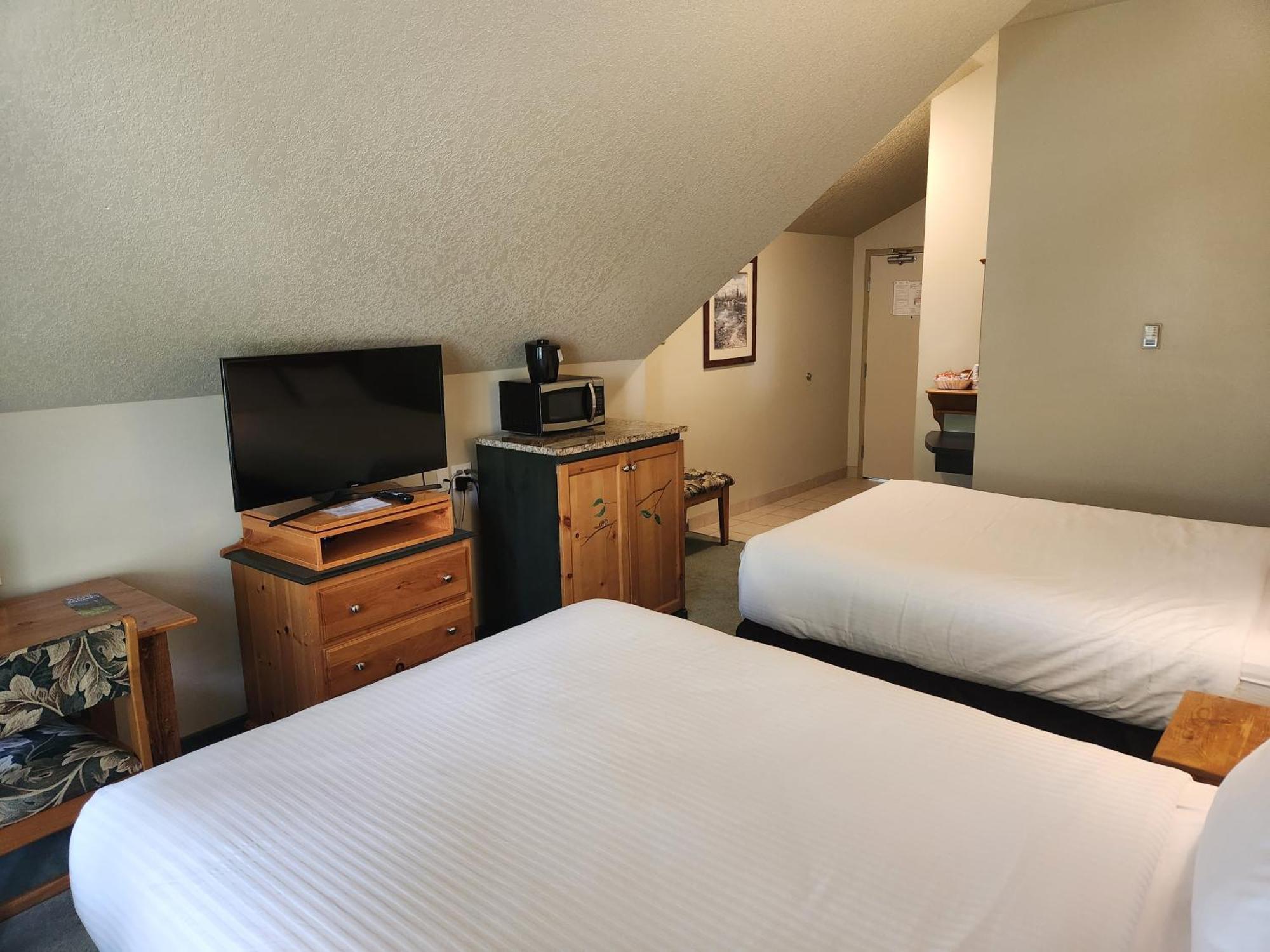 Waterton Lakes Lodge Resort Экстерьер фото