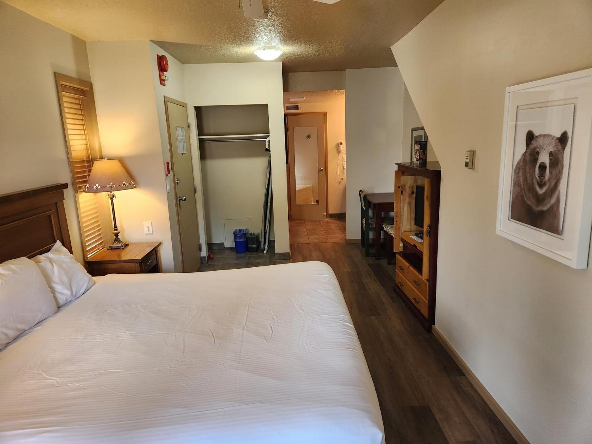 Waterton Lakes Lodge Resort Экстерьер фото