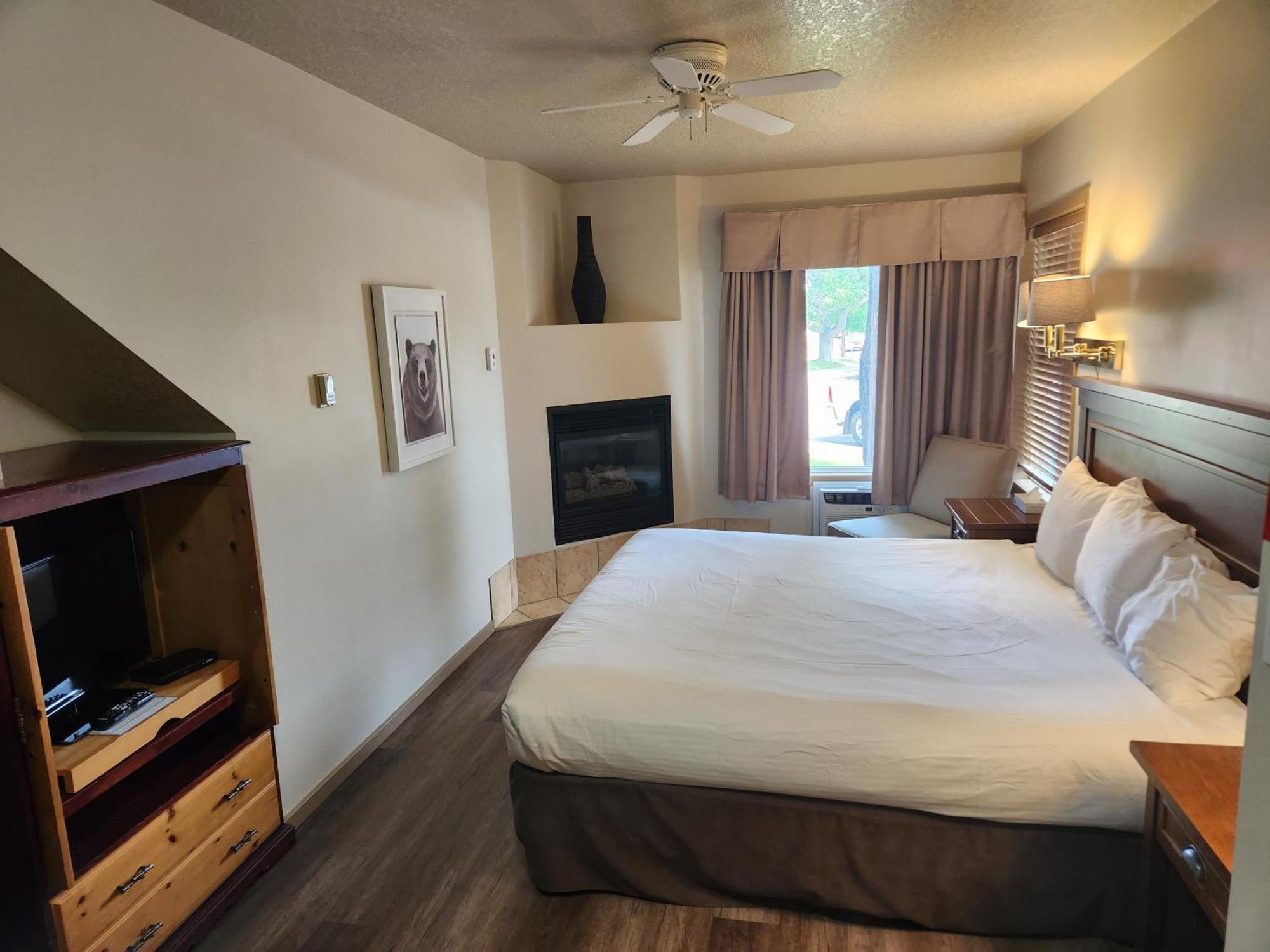 Waterton Lakes Lodge Resort Экстерьер фото