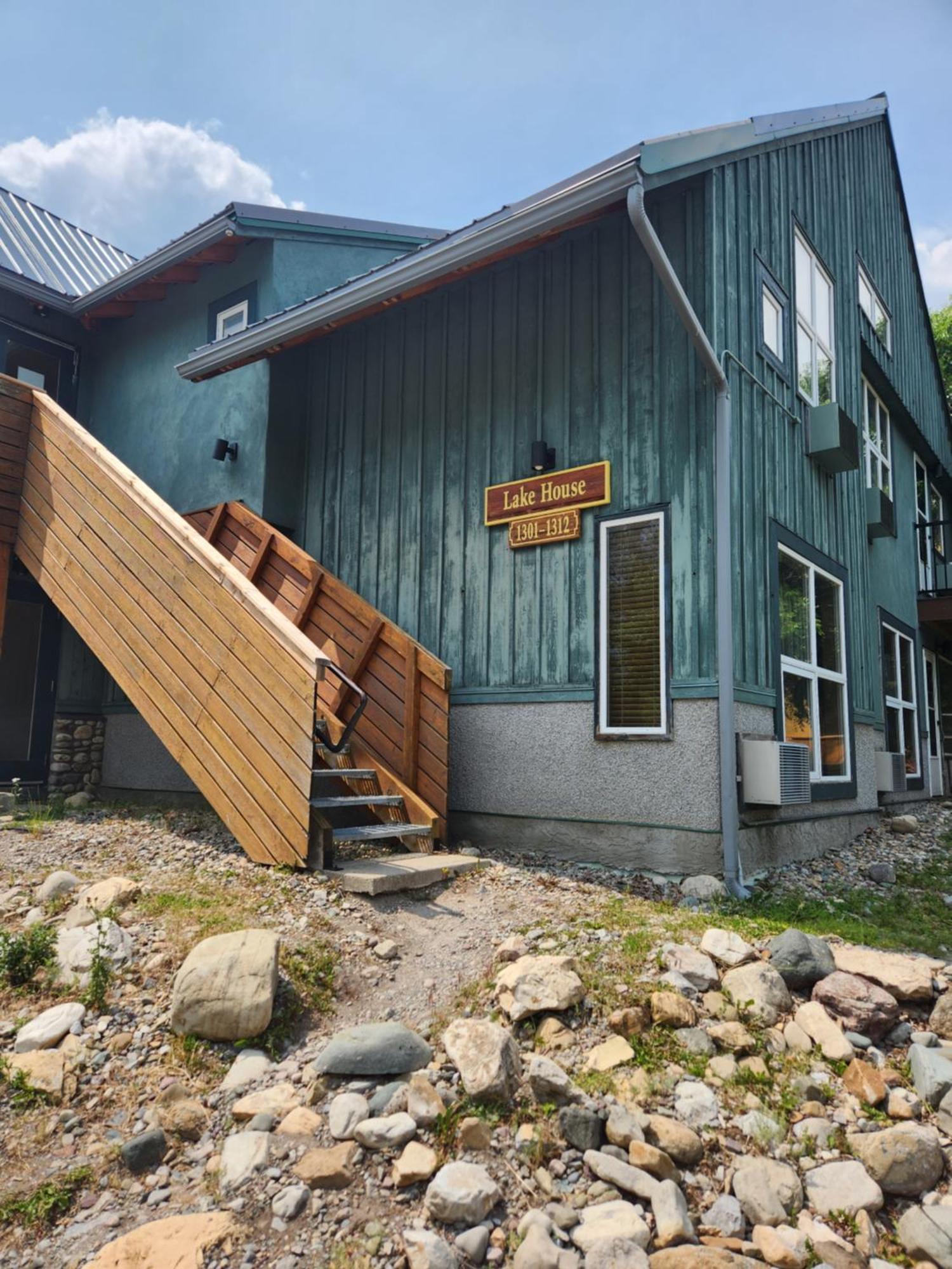 Waterton Lakes Lodge Resort Экстерьер фото