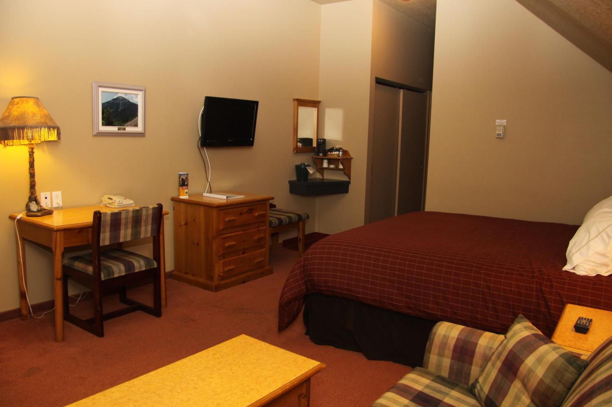 Waterton Lakes Lodge Resort Экстерьер фото