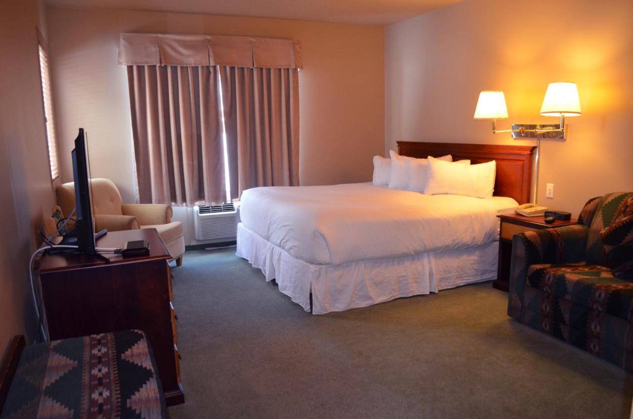 Waterton Lakes Lodge Resort Экстерьер фото