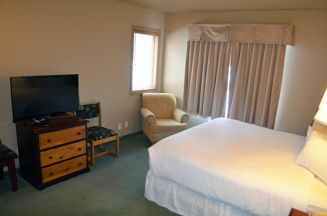 Waterton Lakes Lodge Resort Экстерьер фото