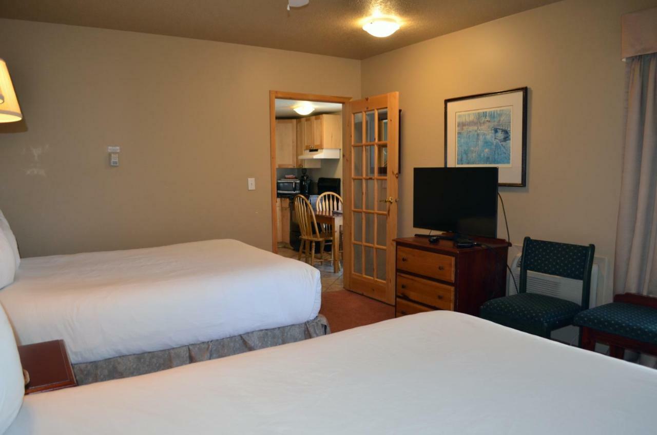 Waterton Lakes Lodge Resort Экстерьер фото
