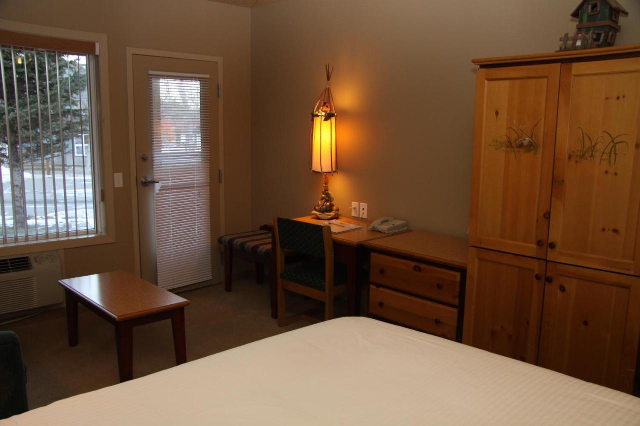Waterton Lakes Lodge Resort Экстерьер фото